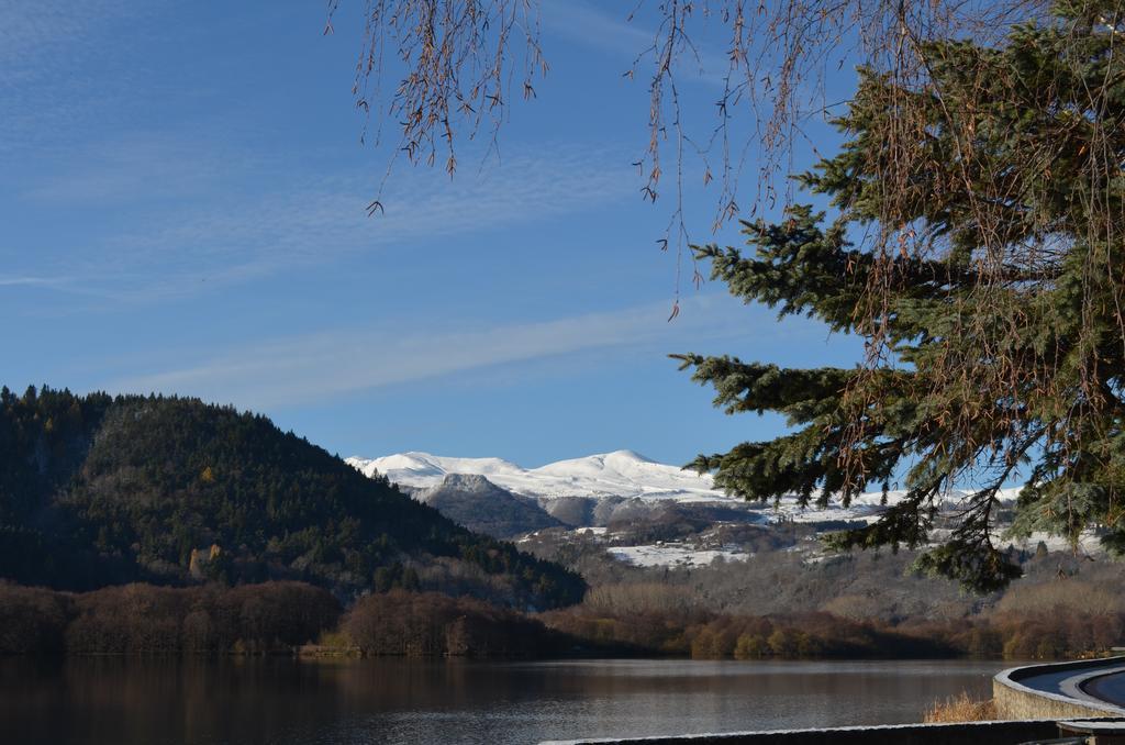 La bonne hôtesse Chambon-sur-Lac Exterior foto