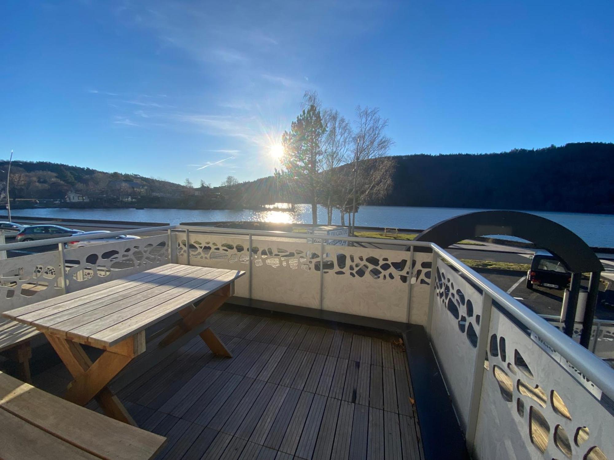 La bonne hôtesse Chambon-sur-Lac Exterior foto
