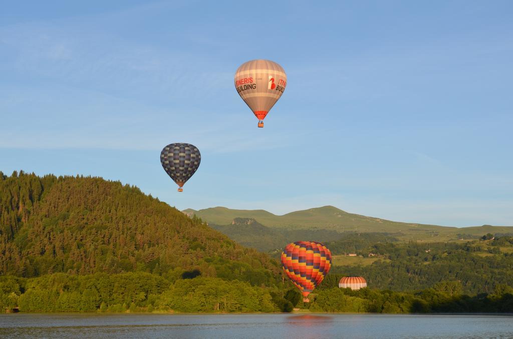 La bonne hôtesse Chambon-sur-Lac Exterior foto